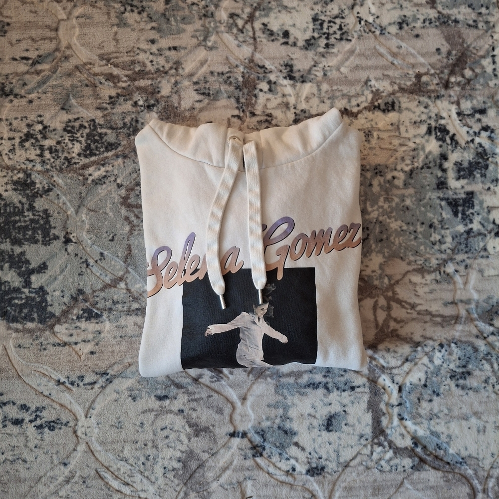 DIVIDED Selena Gomez Graphic Sweatshirt